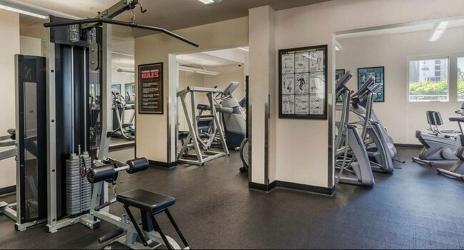 Building Photo - 388 E Ocean Blvd