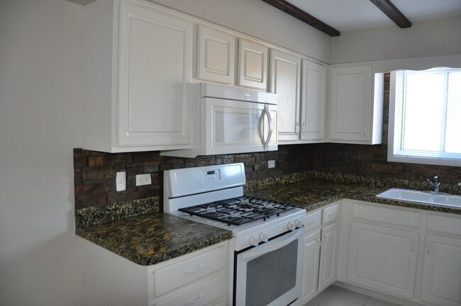 Building Photo - 8333 Captons Ln