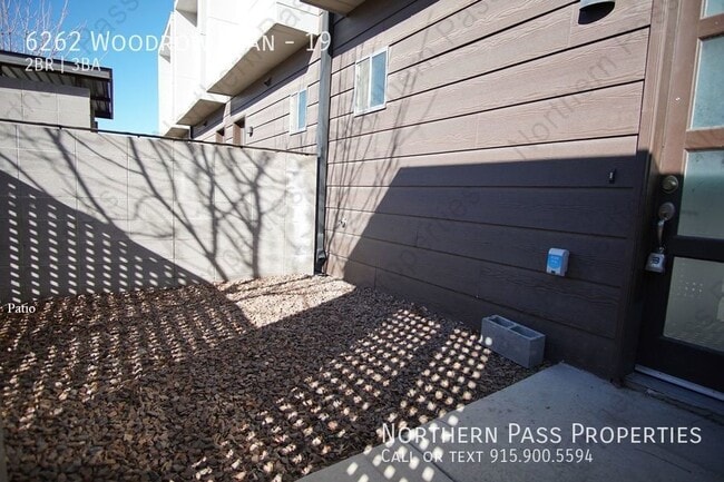 Building Photo - Modern 2 BDR Townhome - Refrigerated AC!
