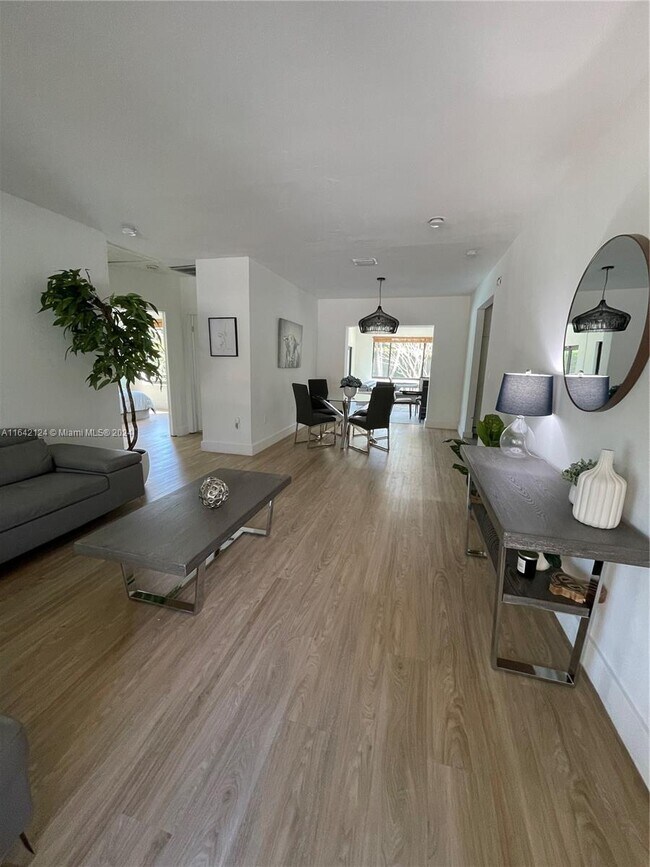 Foto del edificio - 34 NW 97th St