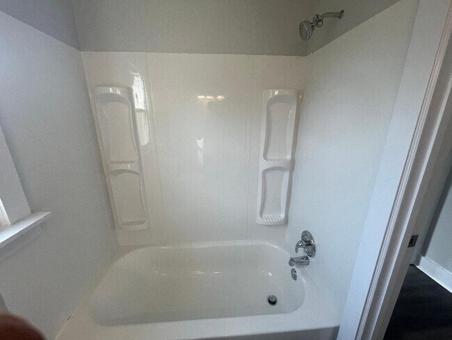 Foto del edificio - 223 Hillcrest Dr