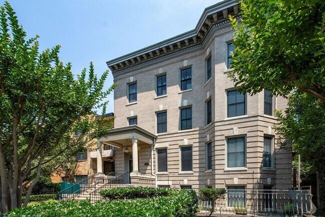 Foto del edificio - 1323 Clifton St NW