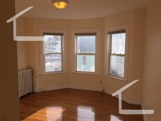 Building Photo - 120 Murdock St