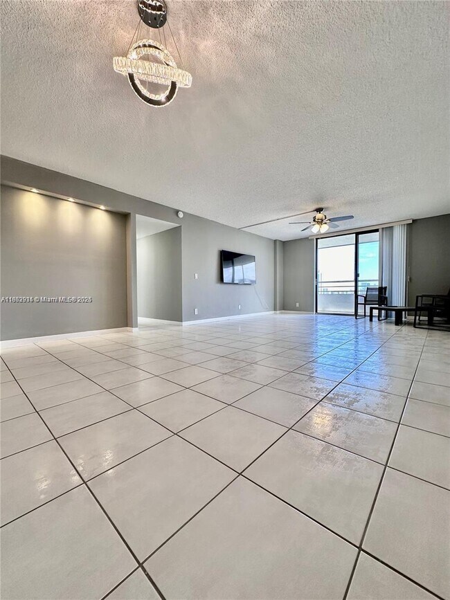 Foto del edificio - 2500 Parkview Dr