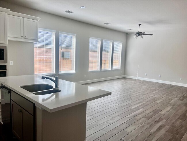 Foto del edificio - 288 Mallorn Ln