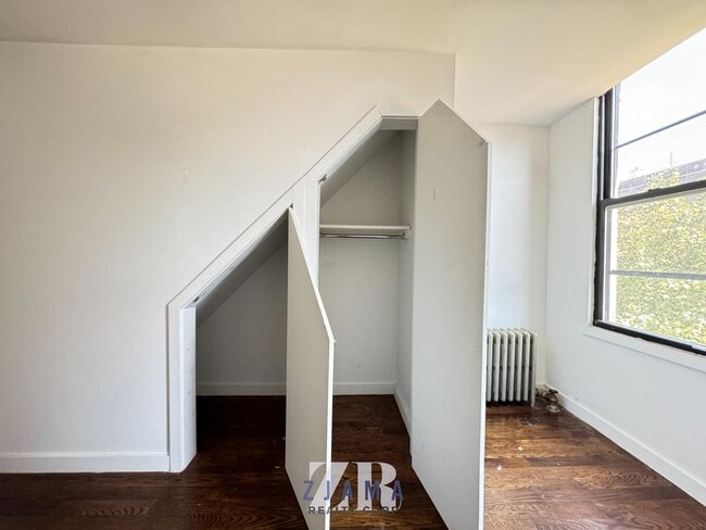 Building Photo - 886 Franklin Ave