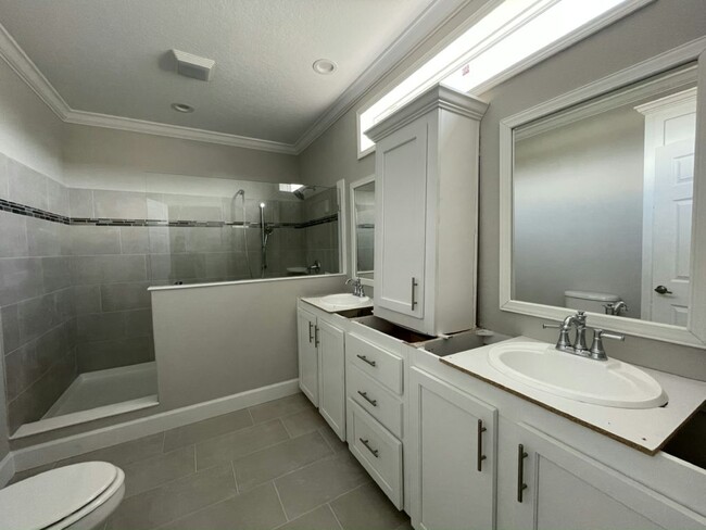 Building Photo - 3575 Vine Trl