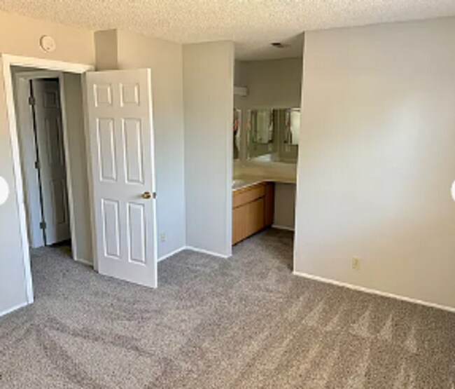 Foto del edificio - Private Backyard Enjoyment!