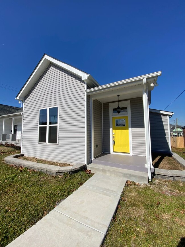 Building Photo - Four Bedroom Ranch in Elizabeth Park!