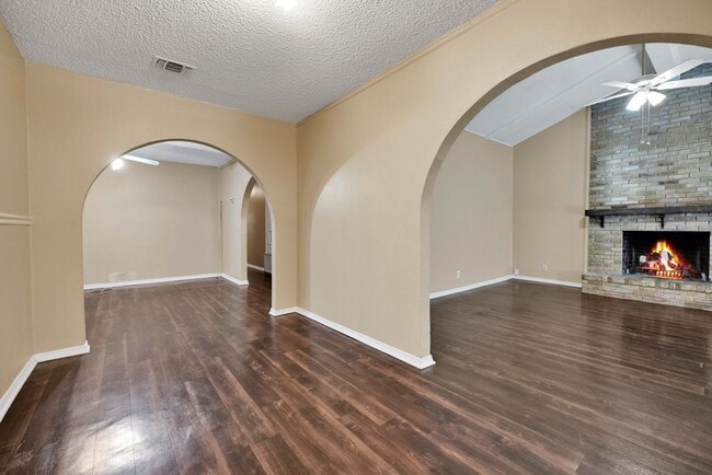 Building Photo - Beautiful 4 Bedroom home located near 410 ...