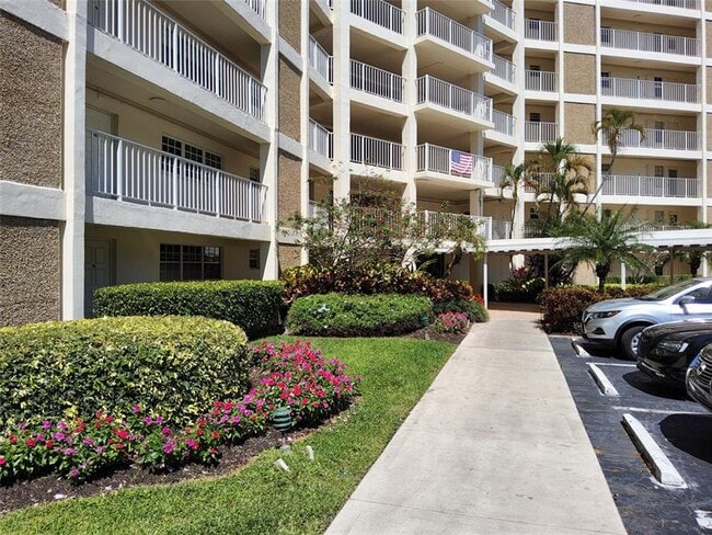 Foto del edificio - 3090 N Course Dr