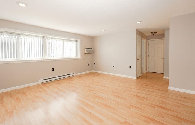 Foto del edificio - 128 Loudon Rd