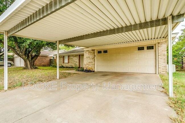 Building Photo - 512 Stallion Ln