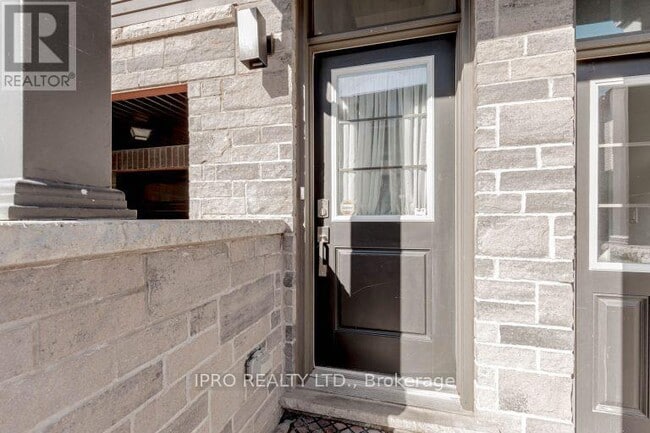 Photo du bâtiment - 575-575 Woodward Ave