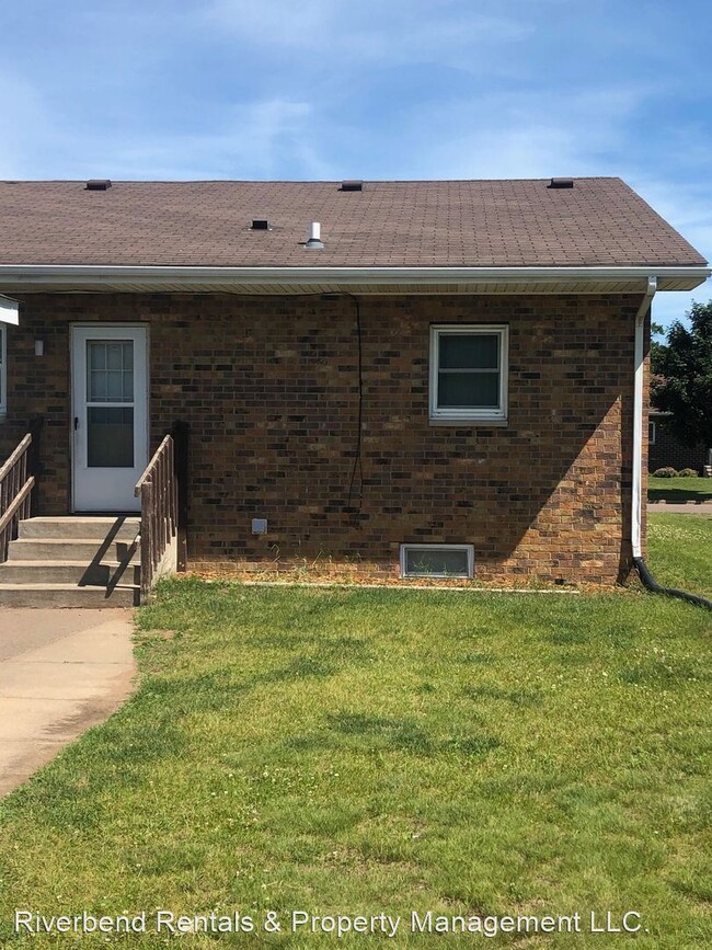 Building Photo - 3313-3315 Runway Ave