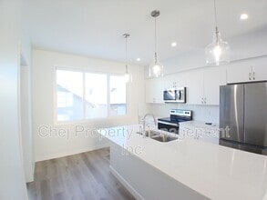 Building Photo - 5118 Kinney Wy SW