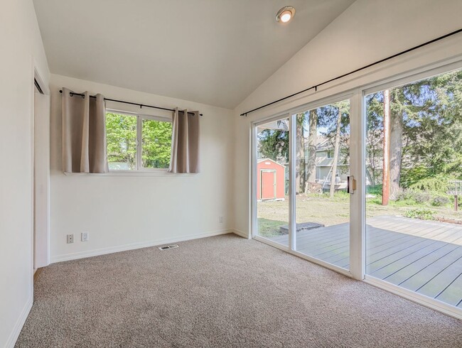 Building Photo - Move in ready 3 bed 2 bath rambler W/ new ...
