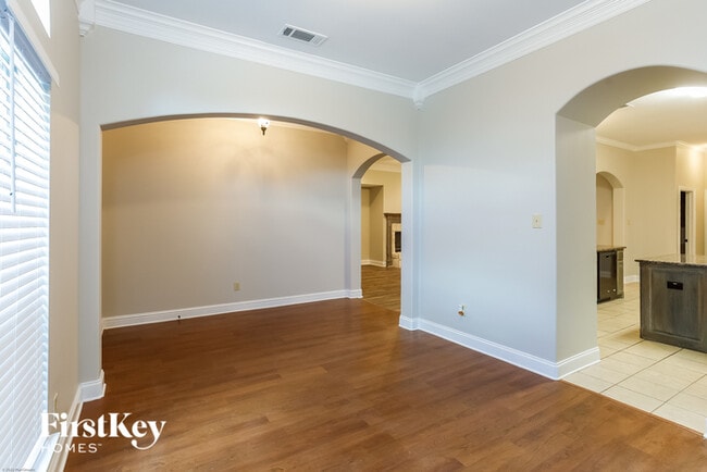 Building Photo - 1705 Colonial Dr