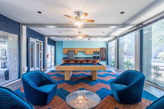 Casa club recientemente renovada - The Palms at 8800