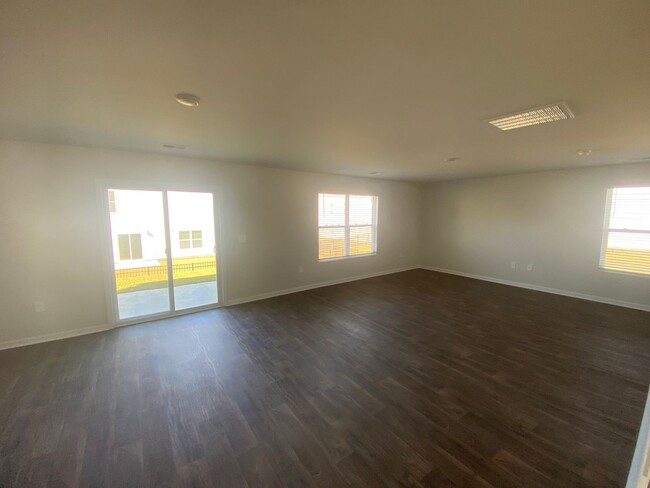 Foto del edificio - JANUARY SPECIAL!!! $500 SECURITY DEPOSIT W...