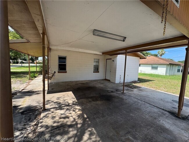 Foto del edificio - 307 N Lake Reedy Blvd