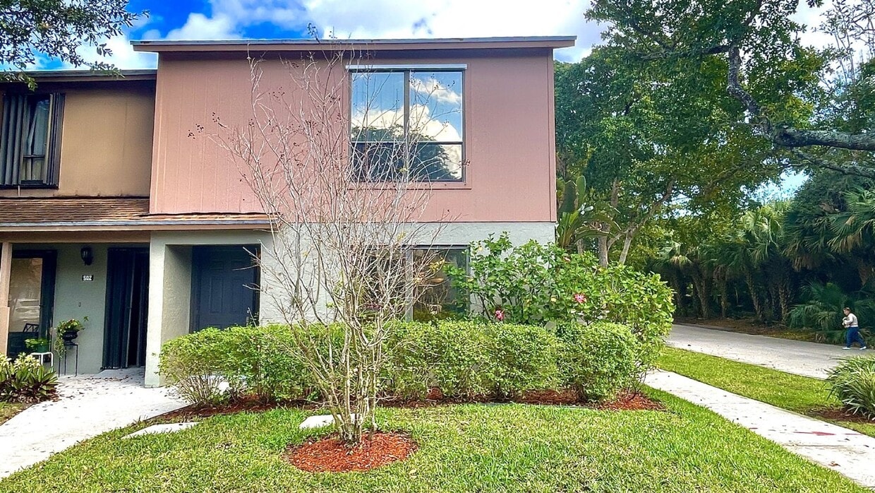 Photo - 501 Sandtree Dr