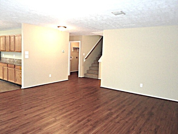 Building Photo - 18227 Thicket Grove Rd
