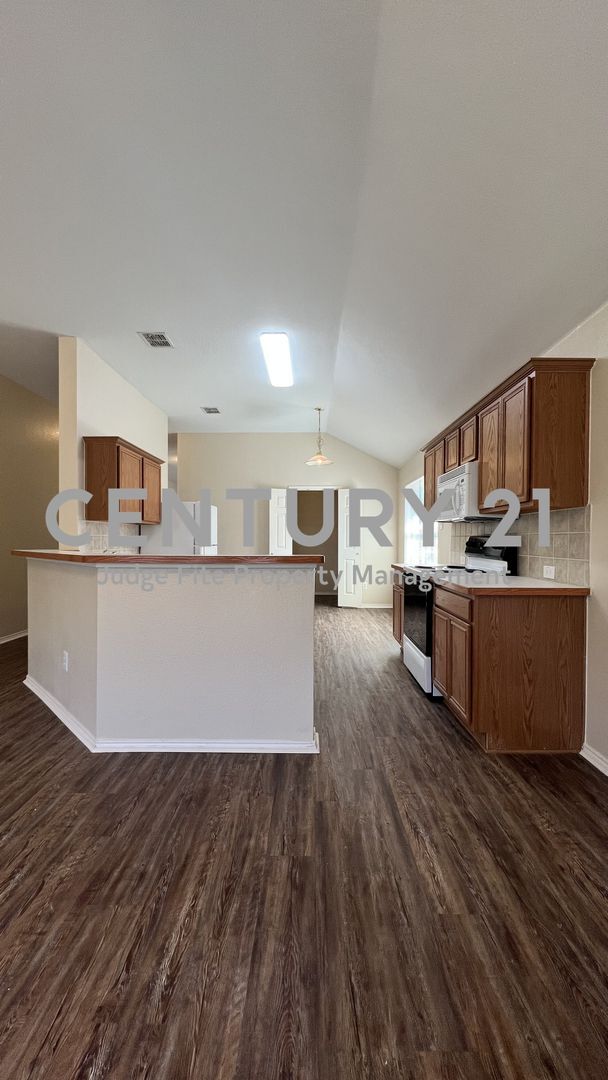 Building Photo - Wonderful 4/2/2 in Eagle Mt-Saginaw ISD Fo...