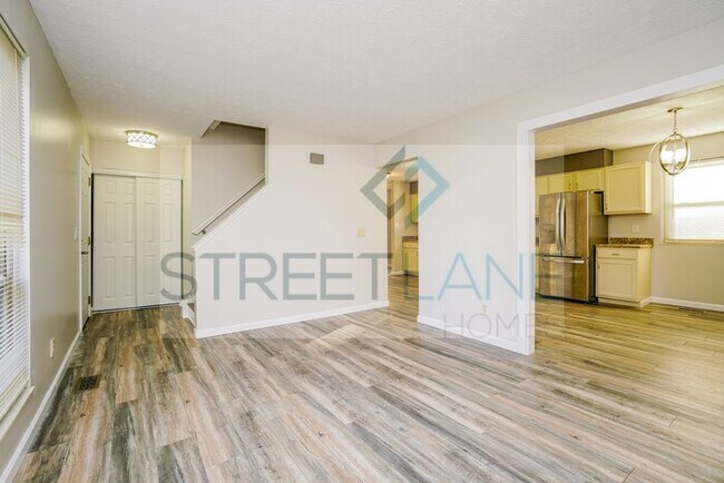 Building Photo - REDUCED!