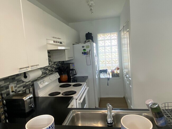 Building Photo - 4751 Via Palm Lakes
