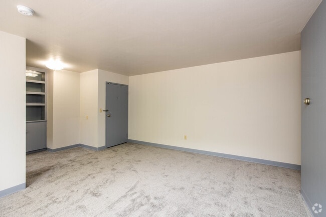1BR, Den - 710SF - Living Room - Kenwood Manor Apartments