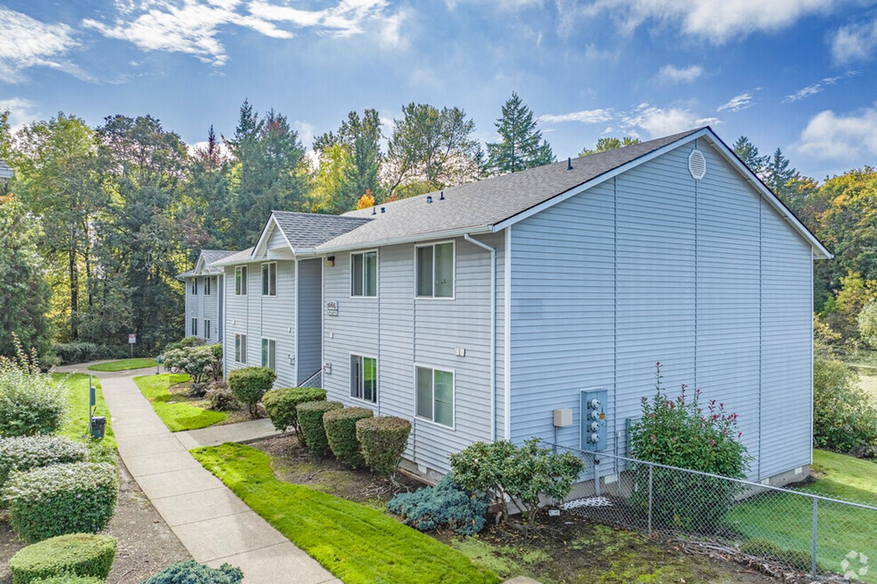 Foto principal - Lakeside Living in Corvallis – Affordable Comfort with Scenic Views