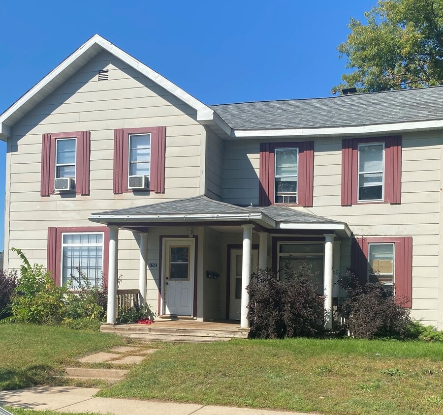 134 Niagara St Unit 134, Eau Claire, WI 54703 Apartments in Eau