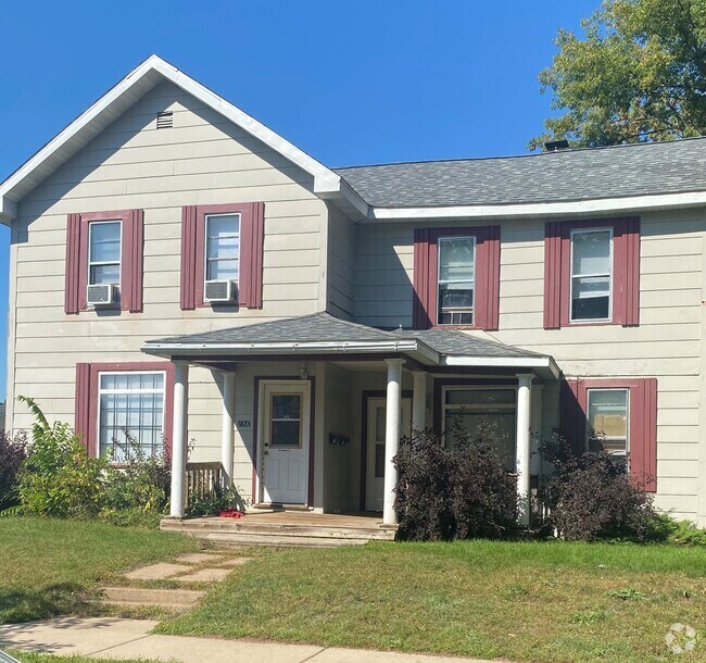 Water Street District Apartments under 2,500 Eau Claire, WI 8