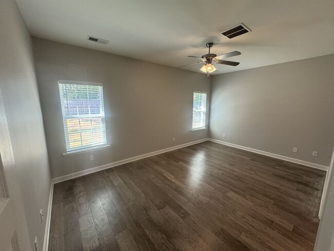 Building Photo - South Cherry Tree 513