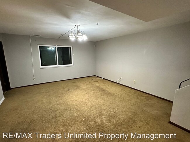 Building Photo - 3 br, 2.5 bath House - 1002 W McBean