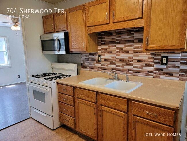 Foto del edificio - 2 Bedroom House With A Detached Garage