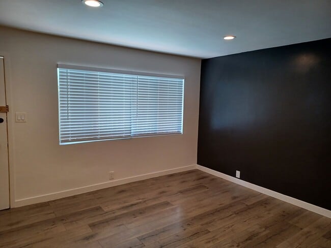 Foto del edificio - 7347 Haskell Ave