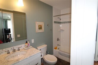 Building Photo - 5732 E Lake Rd