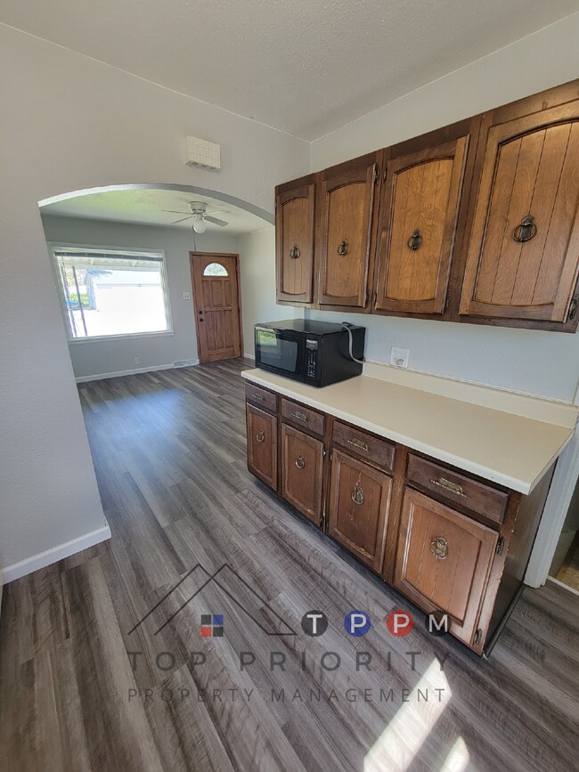 Building Photo - 2 Bedroom | 1 Bathroom Single-Family Home ...