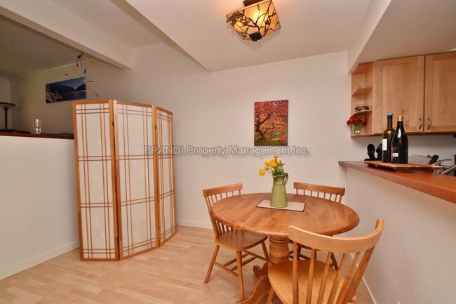 Building Photo - 24 Deuce Ct