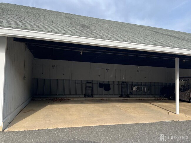 Foto del edificio - 333N Newport Way