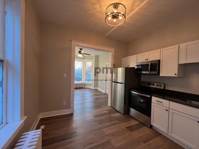 Building Photo - 509 E Commercial Ave