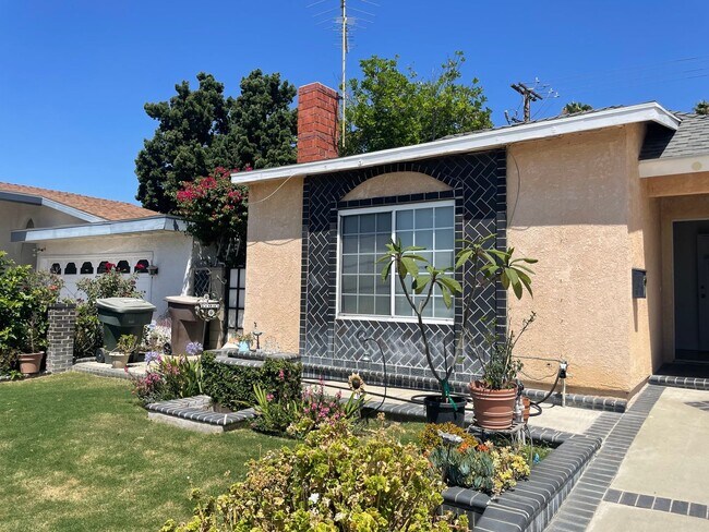 Foto del edificio - Nicely appointed 3 large bedroom 3 full ba...