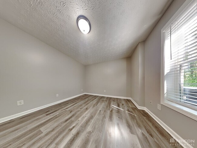 Foto del edificio - 4059 Riverside Pkwy Decatur GA