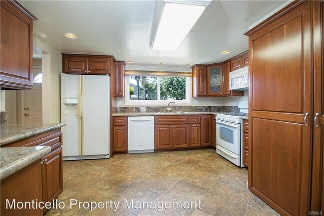 Building Photo - 4 br, 2.5 bath House - 21162 Surfwood Lane