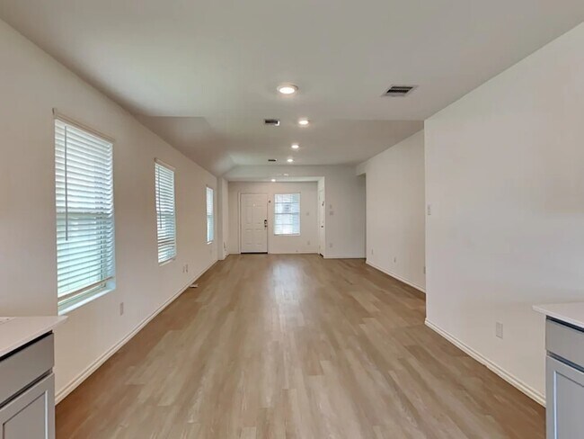 Foto del edificio - 24123 Mustang Run Dr