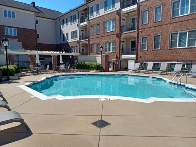 Foto del edificio - 4120 Ridgefield Dr