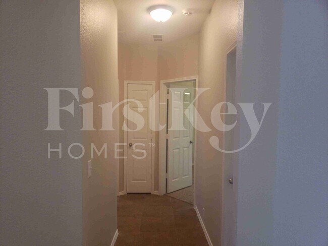 Foto del edificio - 707 Geary Dr