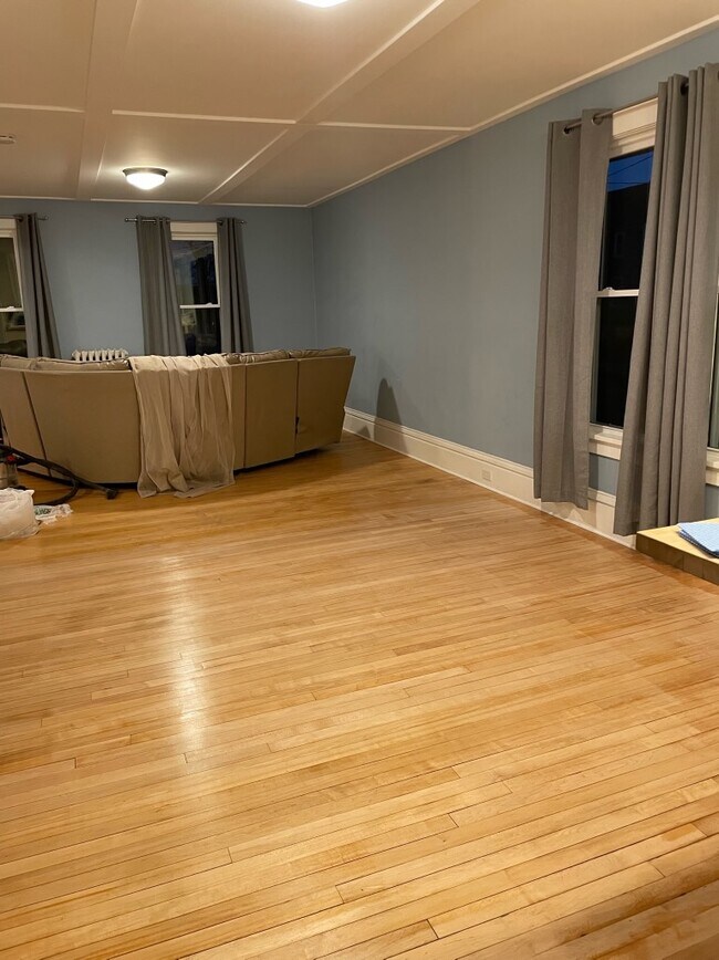 Living room - 212 W Prospect St